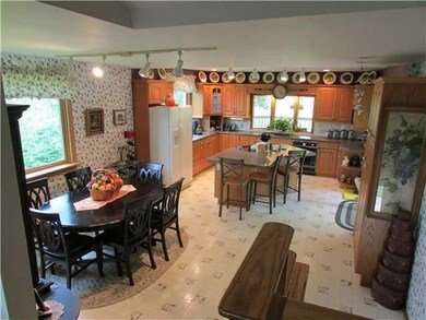KITCHEN DINING AREA