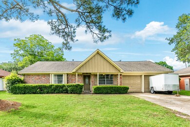 306 Cambridge St, Alvin, TX 77511 - photo 3