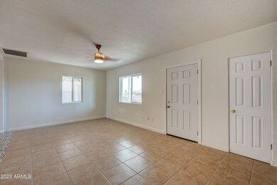 121 W Grove-5