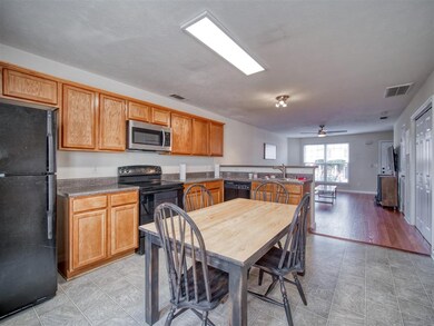 All kitchen appliances and washer/dryer included