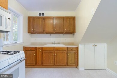 232 Manassas Dr, Manassas Park, VA 20111 - photo 6