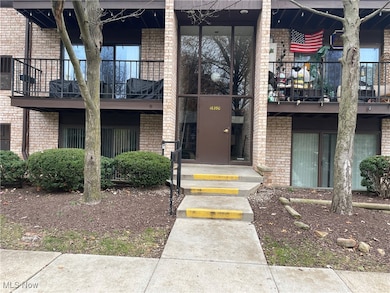 16390 Heather Ln unit 104, Middleburg Heights, OH 44130 - photo 2