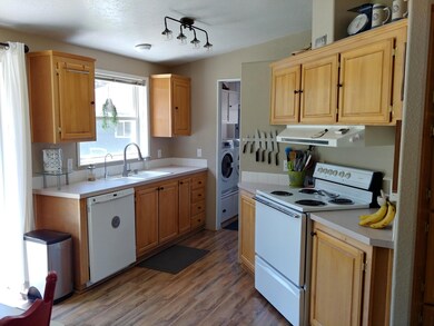 Kitchen incl. stove, DW, fridge