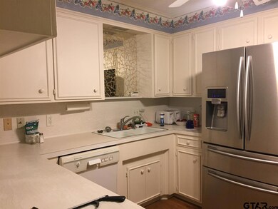 501 501 Oxford Dr, Tyler, TX 75703 - photo 3