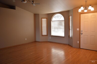 1704 S Woodland Dr, Nampa, ID 83686 - photo 2