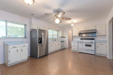 5170 Meadowcrest Cir, Memphis, TN 38117 - photo 7