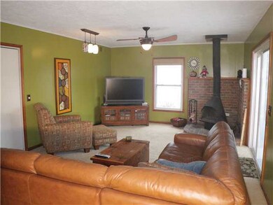 566 E Jeffrey Place, Columbus, OH 43214 - photo 2