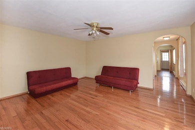 Spacious living room