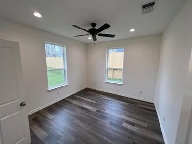 613 W Parnell St, Denison, TX 75020 - photo 6