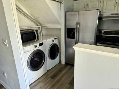 148 Grassy Plain St unit B, Bethel, CT 06801 - photo 4