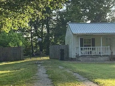 1047 Perry Switch Rd, Jackson, TN 38301 - photo 2