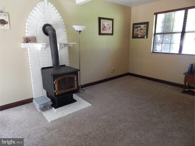 1111 Shenkel Rd, Pottstown, PA 19465 - photo 5