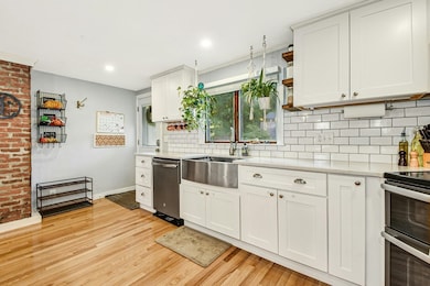 42 Lillian St, Woburn, MA 01801 - photo 6