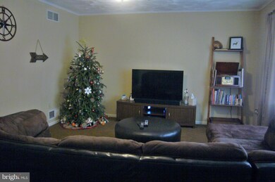 521 Crest Cir, Mohnton, PA 19540 - photo 2