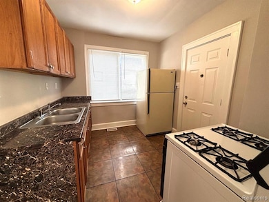 536 E Jarvis Ave, Hazel Park, MI 48030 - photo 5