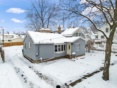 541 Charles St, Aurora, IL 60506 - photo 2