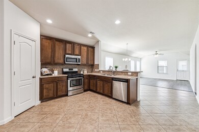 381 Hannah Ln, Alvin, TX 77511 - photo 6