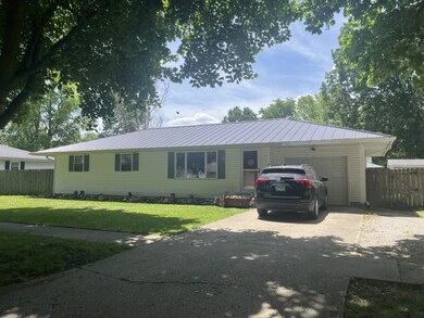 205 E Ensey St, Tuscola, IL 61953 - photo 2