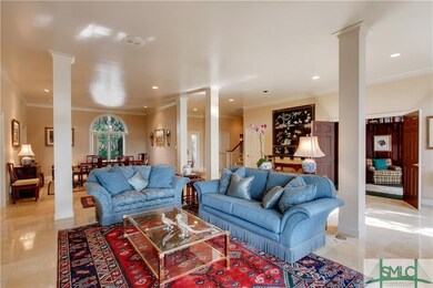 THE OPEN FLOOR DESIGN BETWEEN THE LIVING ROOM, DIN
