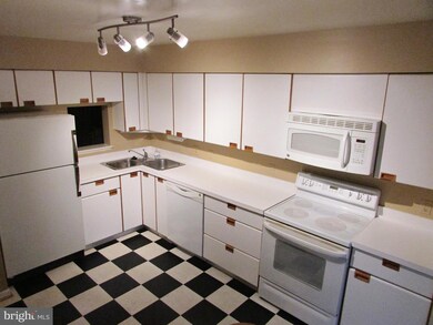 13 Friendswood Ct unit A, Baltimore, MD 21209 - photo 6