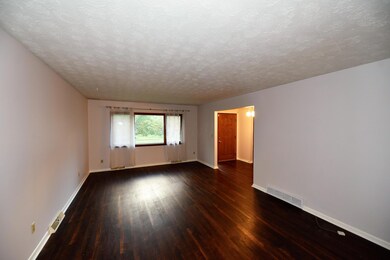 1241 Vinewood Dr, Columbus, OH 43229 - photo 7