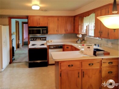 Eat-In Kitchen