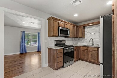 1022 Wesley Dr, Broken Arrow, OK 74012 - photo 6