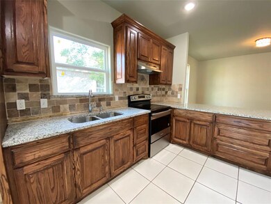 720 N Border St, Cleburne, TX 76031 - photo 6