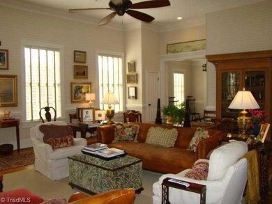 Den/Family/Great Room. 12 Foot Ceilings, Hardwood Floors