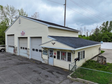 10 Riverside Garage