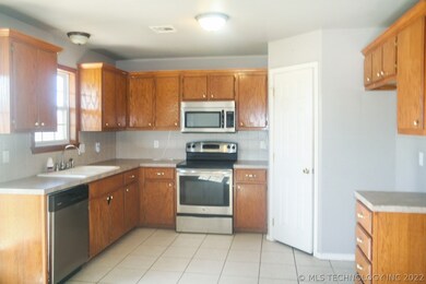 19150 S Coyote Dr, Claremore, OK 74019 - photo 2