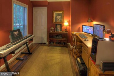 1318 Garden Wall Cir unit 213, Reston, VA 20194 - photo 6