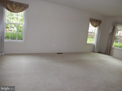 9527 Hunt Square Ct, Springfield, VA 22153 - photo 5