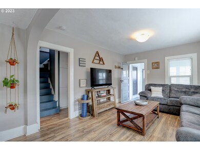 216 E 14th St, the Dalles, OR 97058 - photo 7