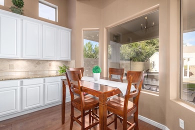 Eat-in Kitchen