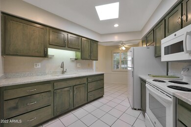 10540 W Ocotillo Dr, Sun City, AZ 85373 - photo 2