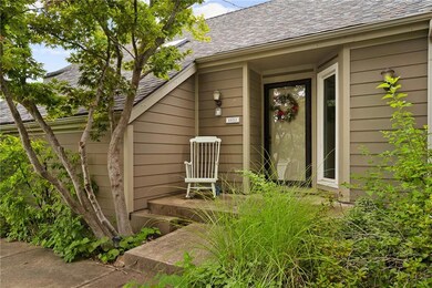 8652 Greenway Ln, Lenexa, KS 66215 - photo 4