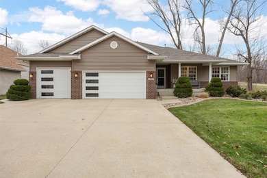 3802 Richland Dr NW, Cedar Rapids, IA 52405 - photo 2