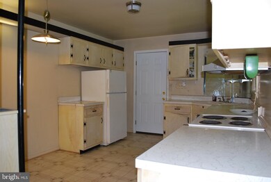 3102 Craiglawn Rd, Beltsville, MD 20705 - photo 5