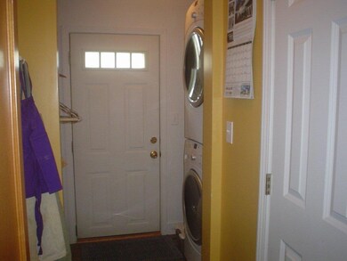 302 5th Ave N 010