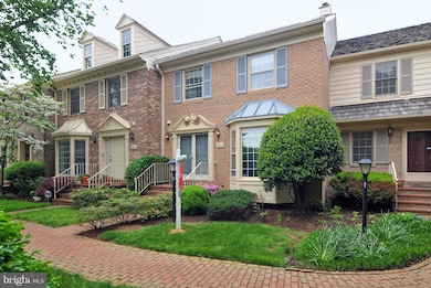 10831 Brewer House Rd, Rockville, MD 20852 - photo 2