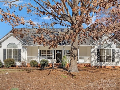 922 Clover Park Dr, Clover, SC 29710 - photo 2