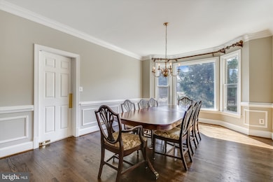 1912 Armand Ct, Falls Church, VA 22043 - photo 7