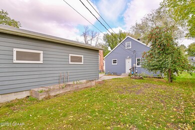 716 S 9th St, Grand Forks, ND 58201 - photo 3