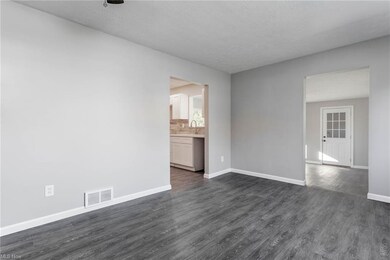 40945 Myrtle Ct, Elyria, OH 44035 - photo 6