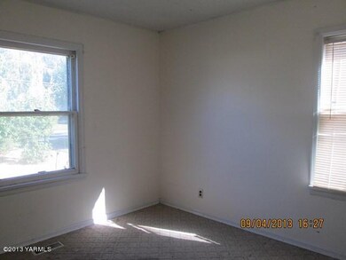 HUD 208 Elm St Grandview RTL 9-4-13 070