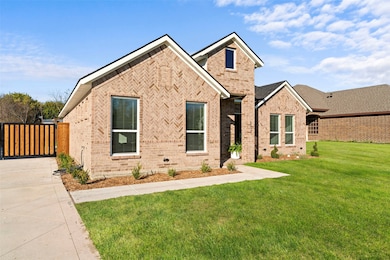 607 E Wood Dell Dr, Glenn Heights, TX 75154 - photo 3