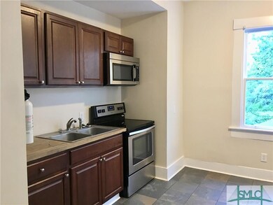534 E Waldburg St unit upper, Savannah, GA 31401 - photo 3
