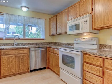 2423 SW 23rd St, Troutdale, OR 97060 - photo 6