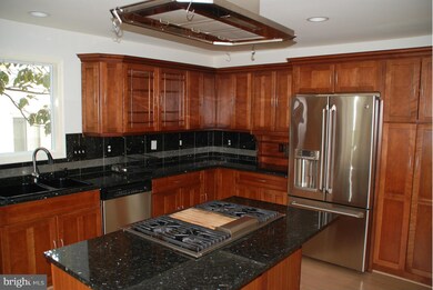 500 W Taylor Run Pkwy, Alexandria, VA 22314 - photo 7